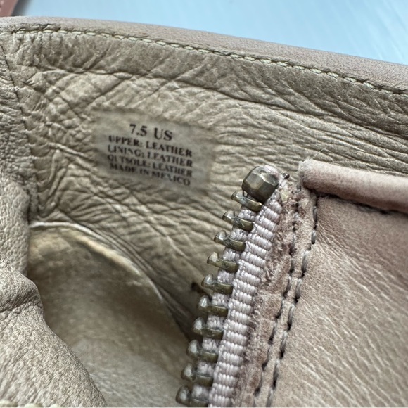 Hinge Tan Leather Ankle Booties side zip size 7 - Picture 8 of 8